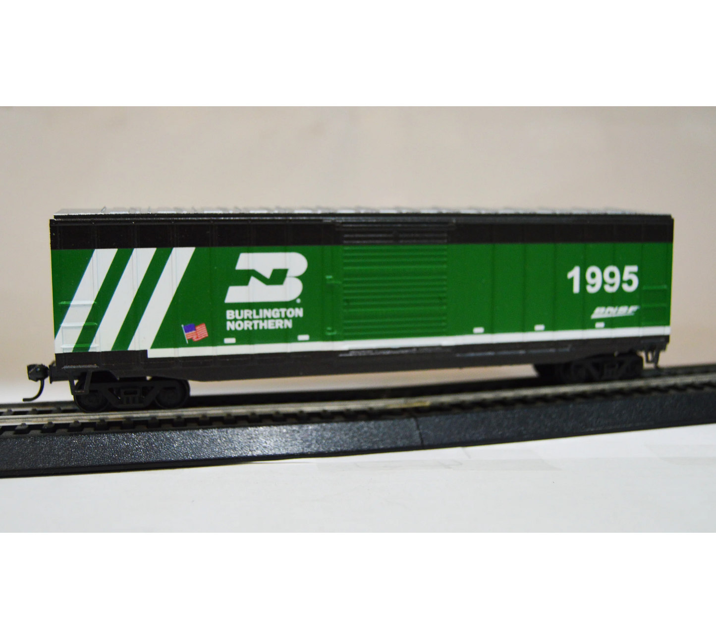 Value Trains Kadee Equipped ACF 50' 6" Boxcar (10206) | Burlington Northern Heritage Scheme #1995 | HO Scale