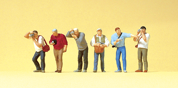 Preiser Kg - Railfans w/ Cameras - Pkg of 6 - HO Scale