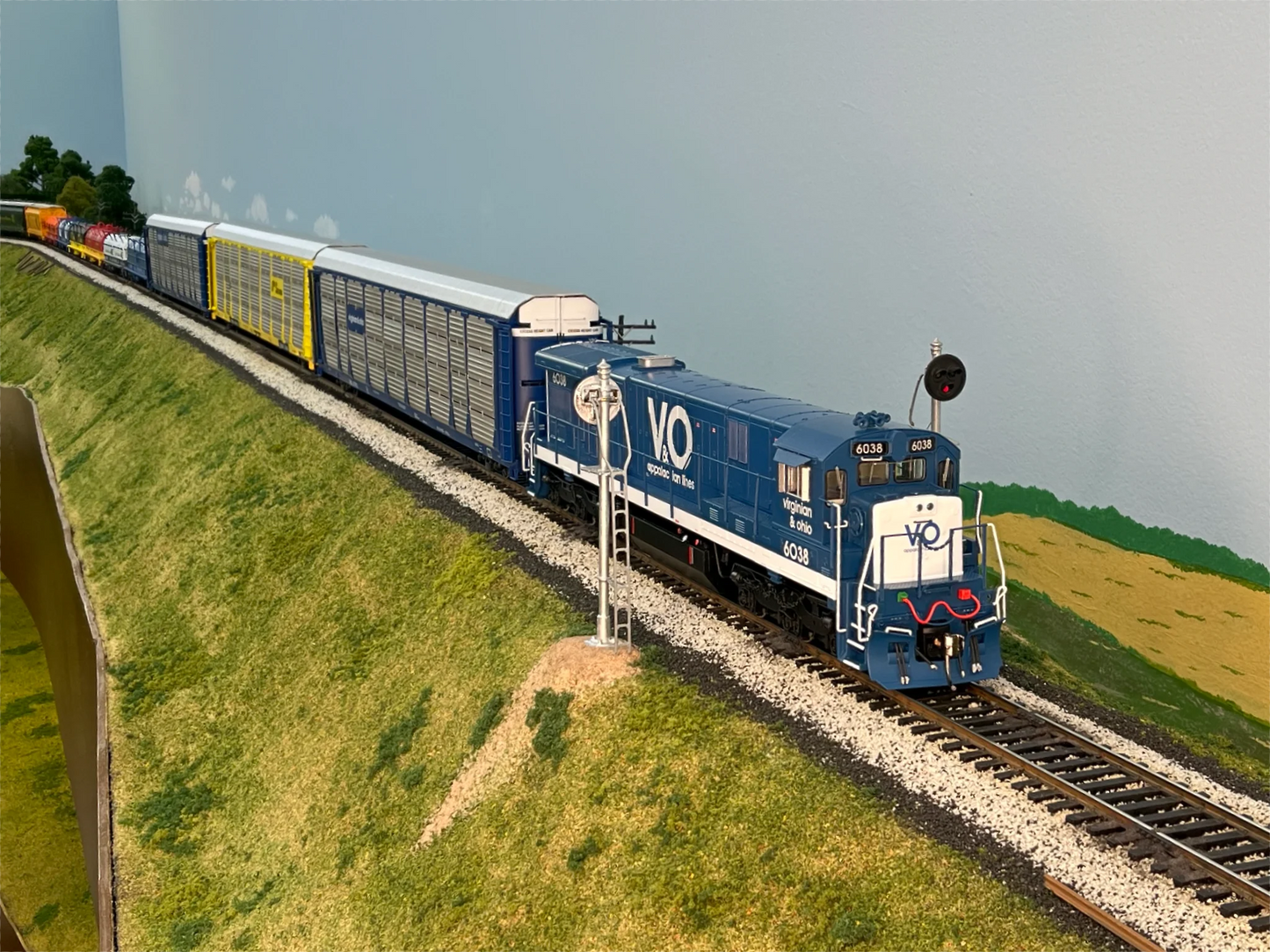 Rapido Home Shops C30-7 Virginian & Ohio V&O #6038 - ESU LokSound - DCC - HO Scale