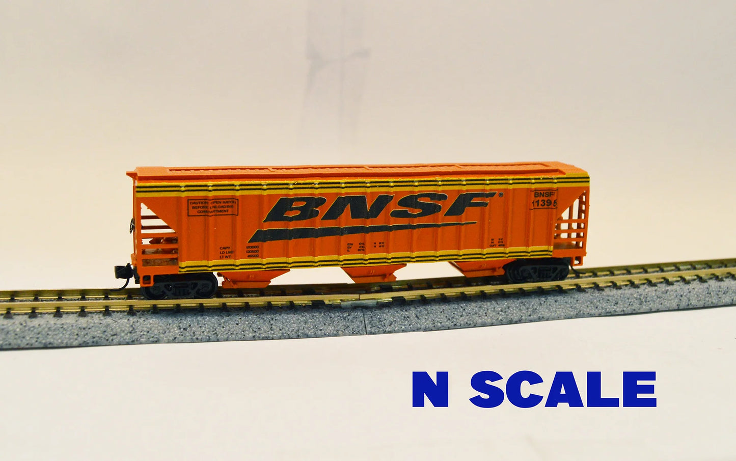 Value Trains (N21000) | PS-4785 Covered Hopper | BSNF #11374 | N Scale