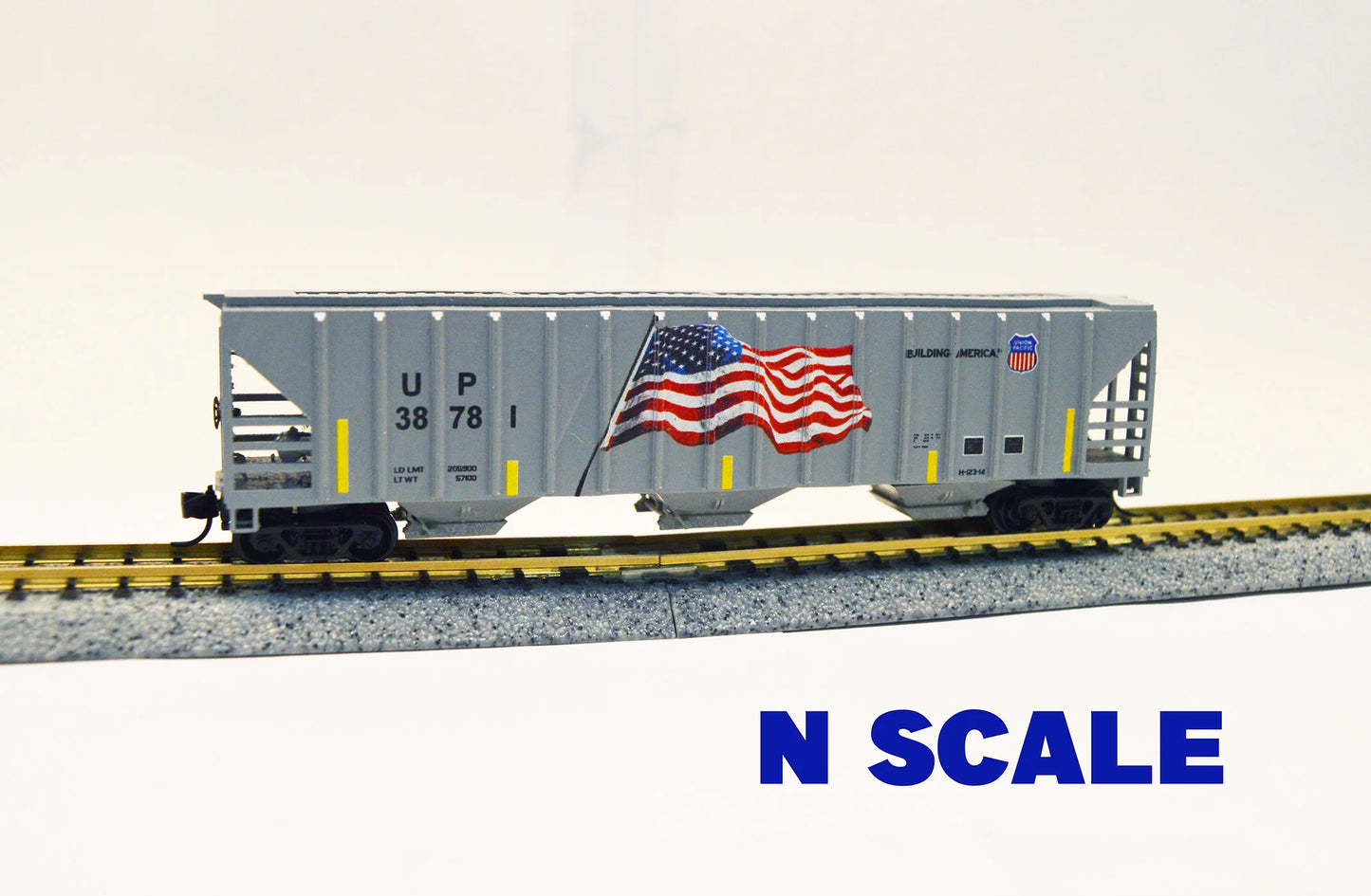Value Trains (N20000) | PS-4785 Covered Hopper | Union Pacific #387805 | Grey Flag Scheme | N Scale