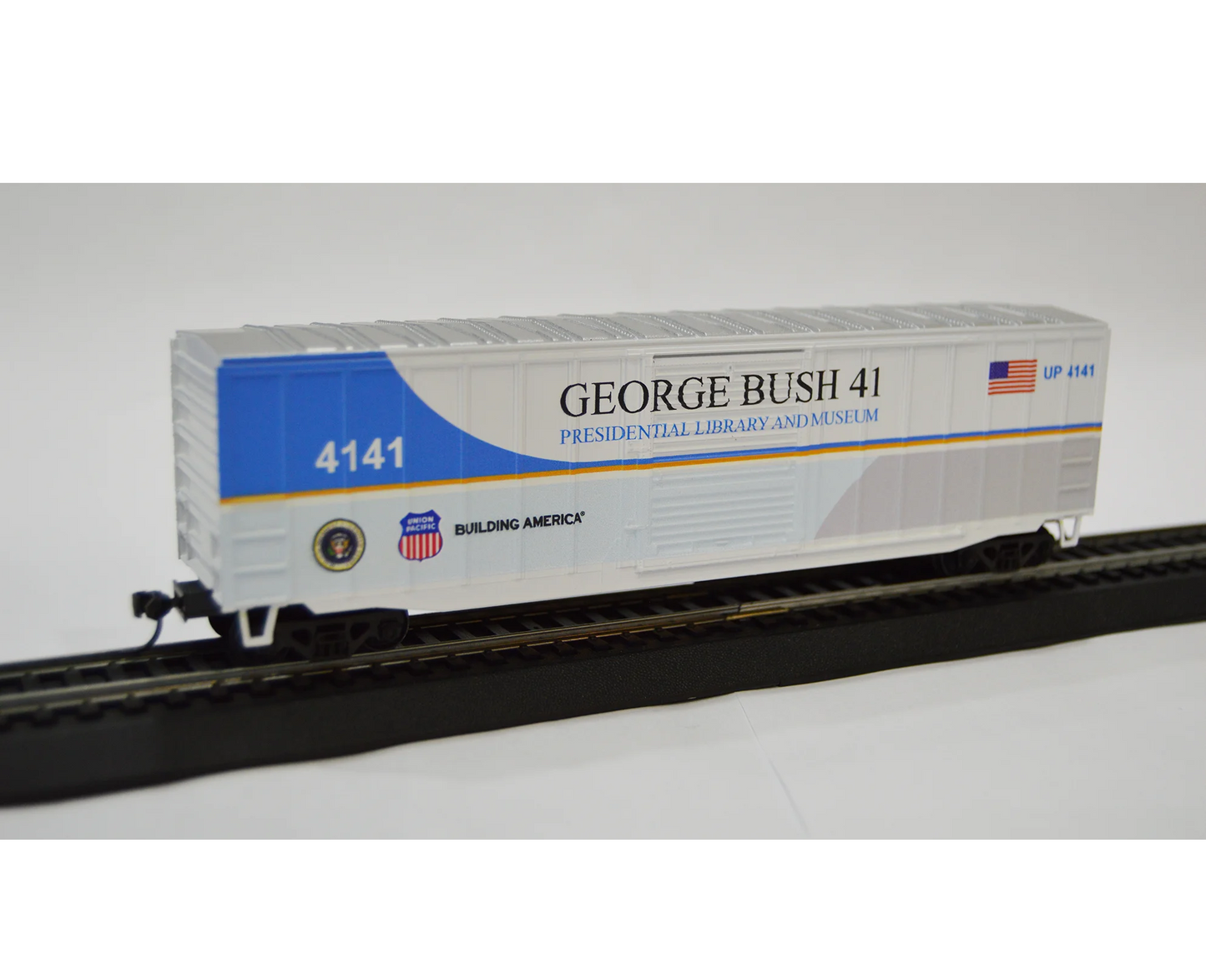 Value Trains Kadee Equipped ACF 50' 6" Boxcar - Union Pacific #4141 - George Bush 41 - HO Scale