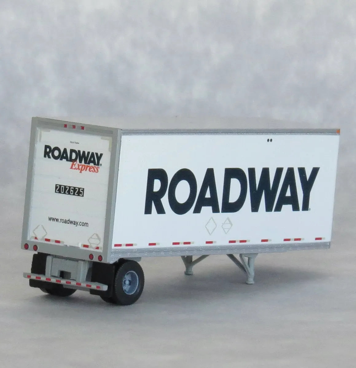 Trainworx (42884-01) | 28' Pup Van Trailer with Converter Dolly | Roadway #202625 | Assembled | N Scale