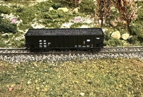 Bluford Shops 14-Panel Rib Side Hopper w/ Load | Penn Central #459837 | N Scale | Pre-Owned