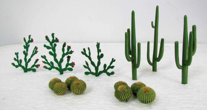 JTT Miniature, Cactus Assortment, Package of 14, HO Scale