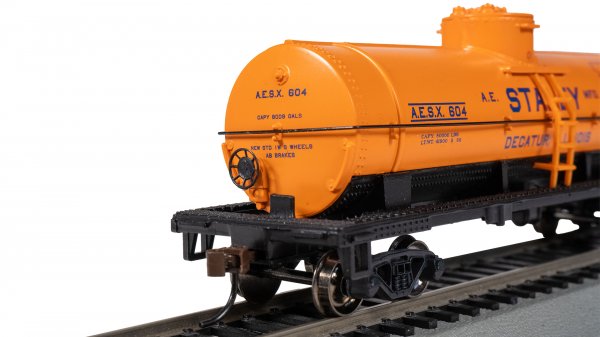 Bachmann Silver Series(R) (17805) | 40' Single-Dome Tank Car | Staley #604 | HO Scale