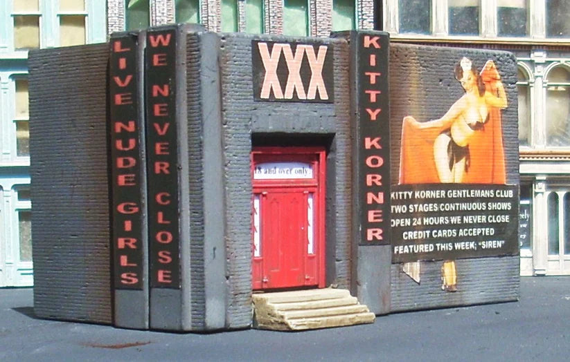 Downtown Deco (1035) • Kitty Korner • Cast-Hydrocal Kit • HO Scale