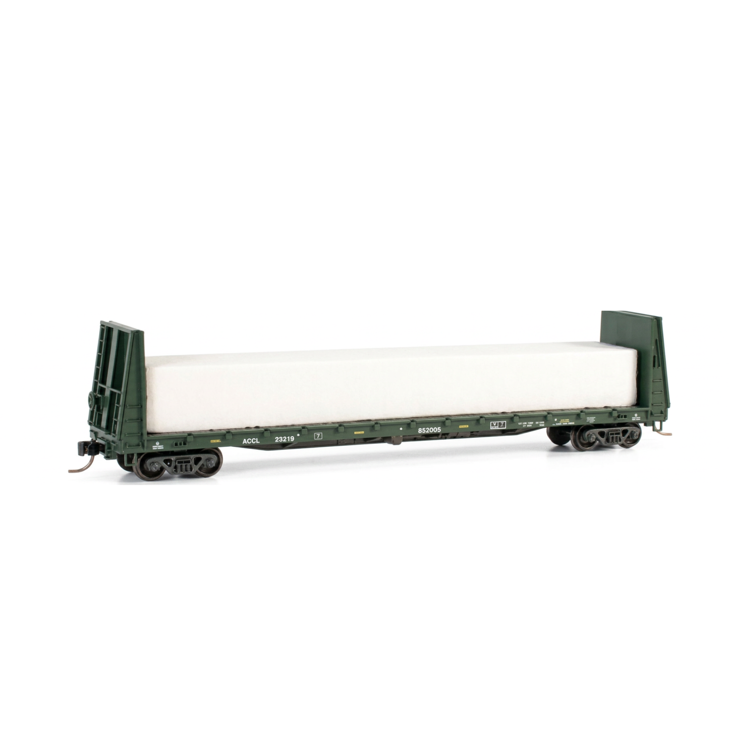 Micro-Trains (05400172) • 61' 8" Bulkhead Flatcar w/ Covered Wood Load • BC Rail #11216 • N Scale (Pre-Owned)