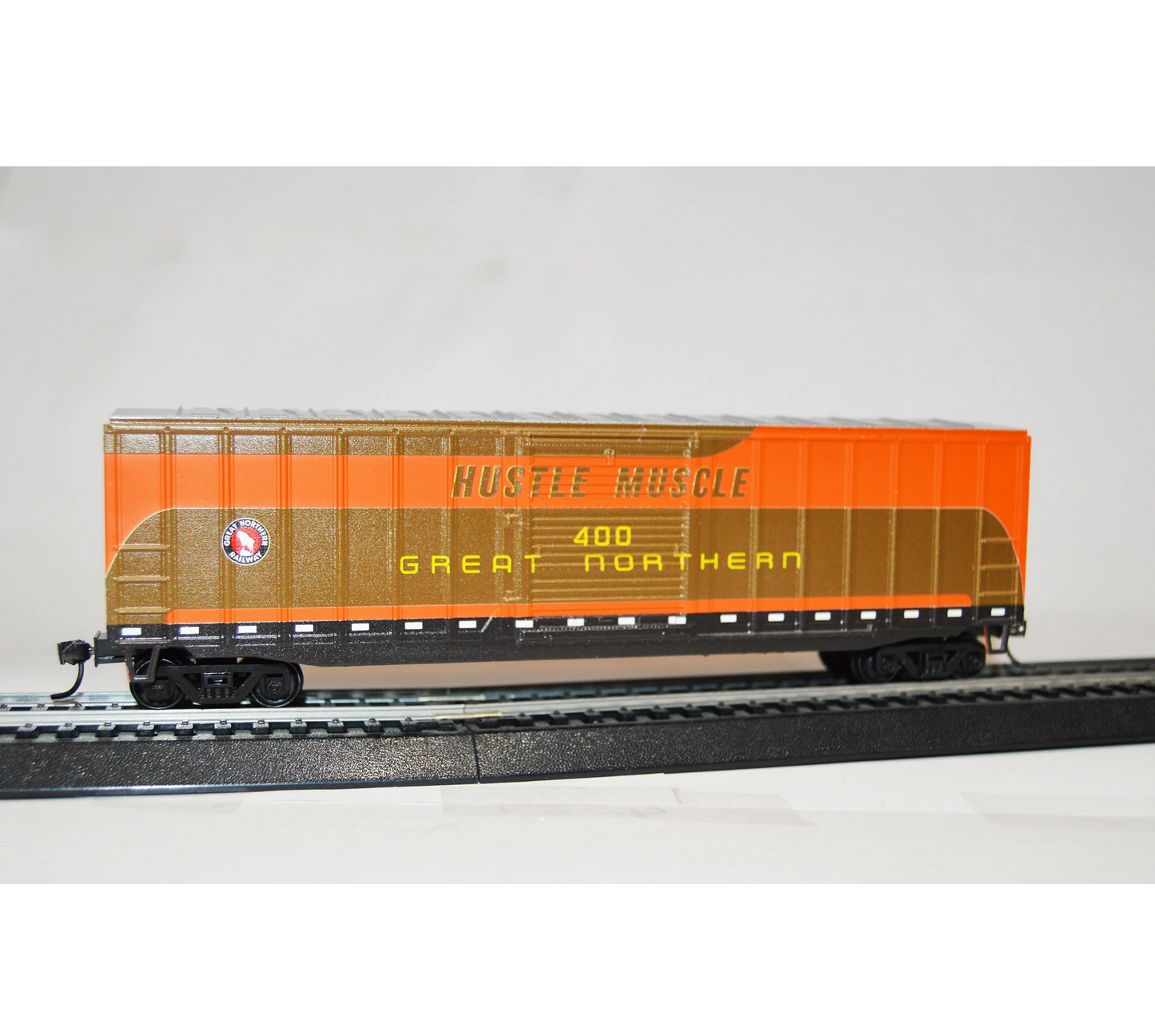 Value Trains Kadee Equipped ACF 50' 6" Boxcar (10215) | Great Northern #400 Hustle Muscle | HO Scale