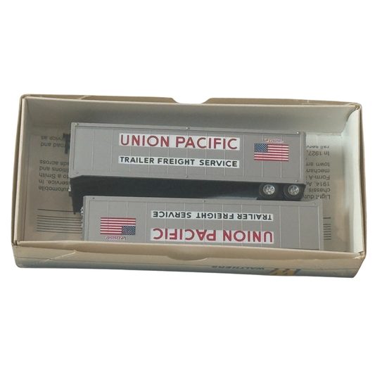 Walthers (933-1458) • Pre-Owned 40' Van Trailer • Union Pacific • Pack of 2 • HO Scale