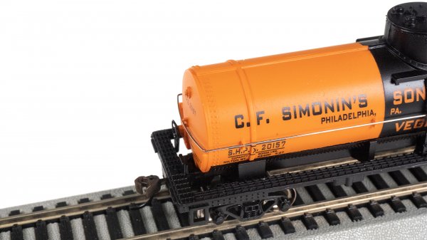 Bachmann Silver Series(R) (17803) | 40' Single-Dome Tank Car | C.F. Simonin's Sons, Inc. #20157 | HO Scale