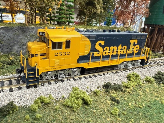 Athearn CF-7 Round Cab | Santa Fe #2532 (Yellow Bonnet) | DCC | Non-Sound | HO Scale (Pre-Owned)