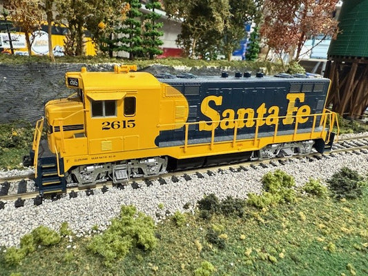 Athearn CF-7 Round Cab | Santa Fe #2615 (Yellow Bonnet) | DCC | Sound | HO Scale (Pre-Owned)