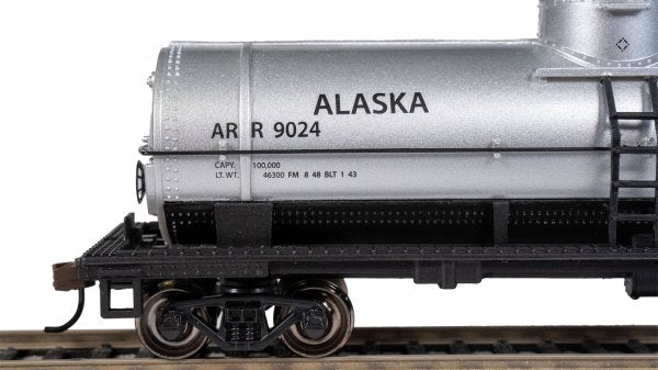 Bachmann Silver Series(R) (17806) | 40' Single-Dome Tank Car | Alaska Railroad #9024 | HO Scale