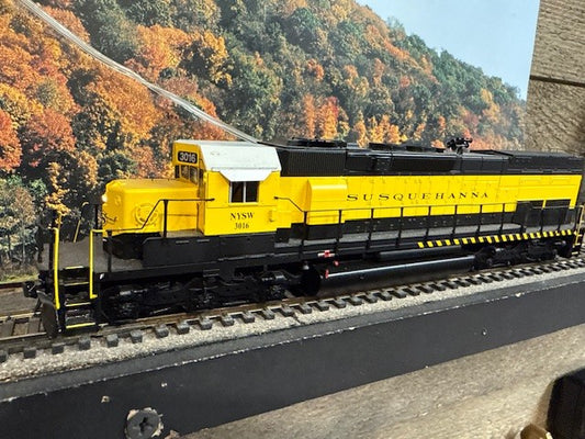 Athearn SD40T-2 | New York, Susquehanna & Western #3016 | DCC | Non-Sound | HO Scale (Pre-Owned)
