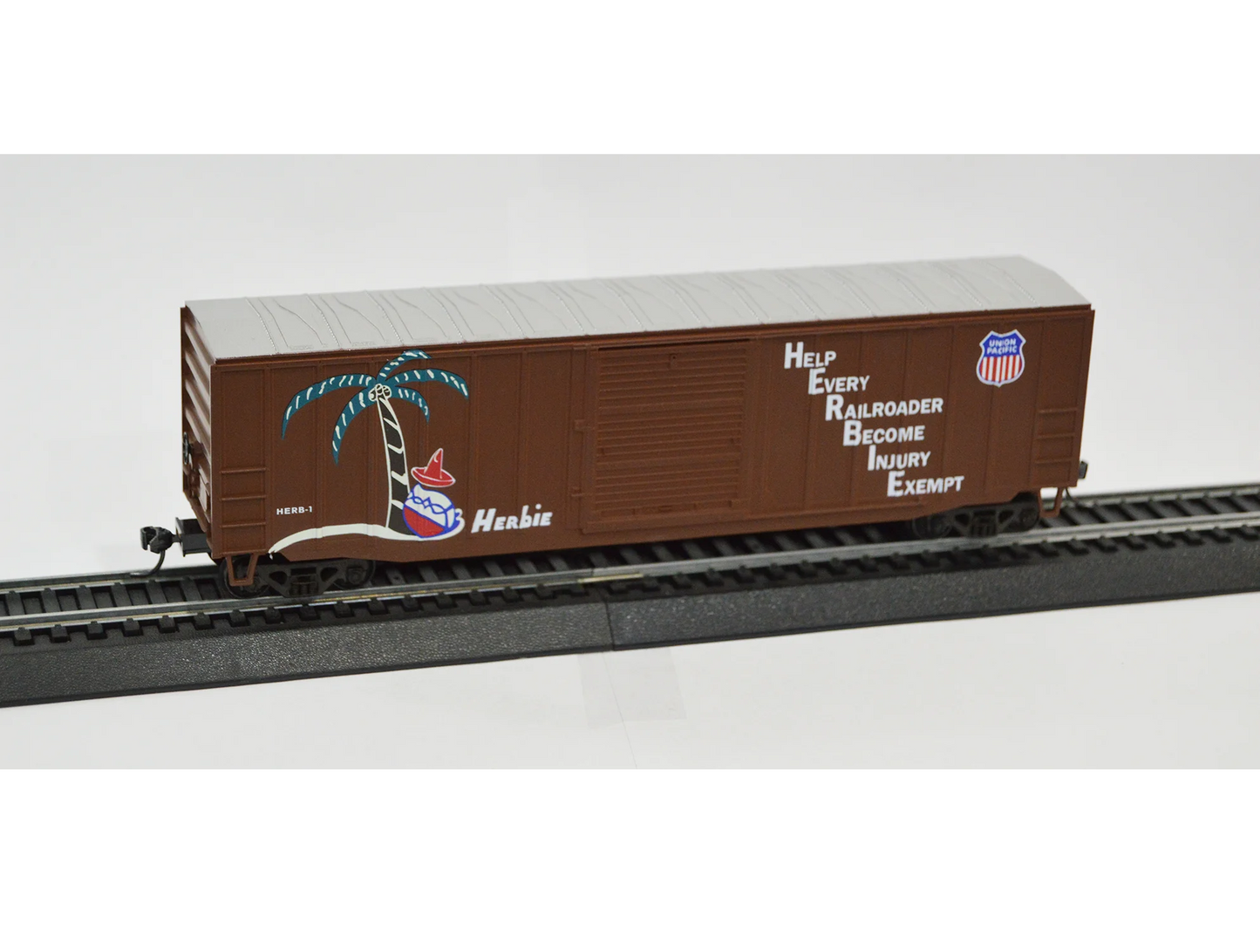 Value Trains Kadee Equipped ACF 50' 6" Boxcar - Union Pacific - Herbie Scheme - HO Scale