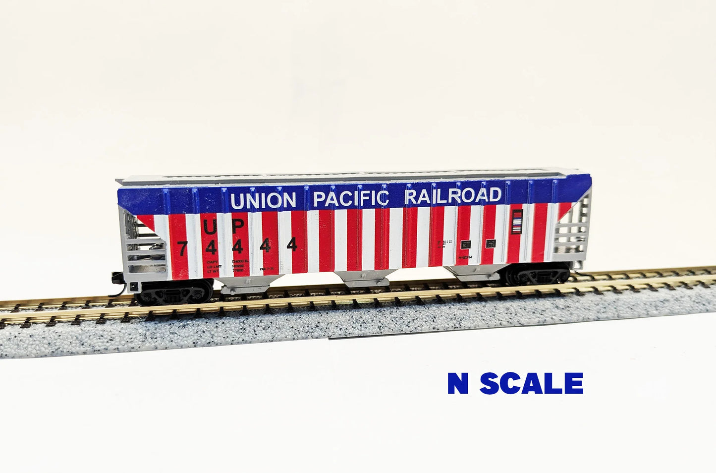 Value Trains (N20003) | PS-4785 Covered Hopper | Union Pacific Bicentennial | N Scale
