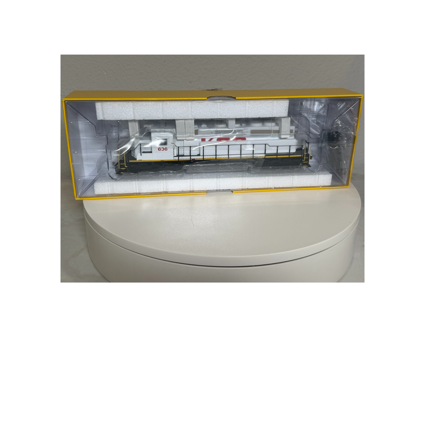 Athearn (ATH87228) • EMD SD40 • Kansas City Southern #636 • DCC Ready • HO Scale (Pre-Owned)