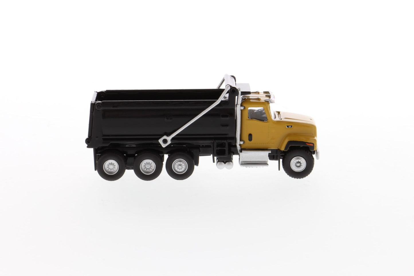 Diecast Masters - 1:87 Cat(R) CT681 Dump Truck - HO Scale