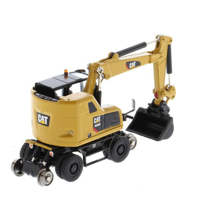 Diecast Masters - 1:87 Cat(R) M323F Railroad Wheeled Excavator - with 3 work tools - HO Scale