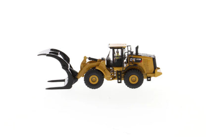 Diecast Masters - 1:87 Cat(R) 972M Wheel Loader with Log Fork - HO Scale