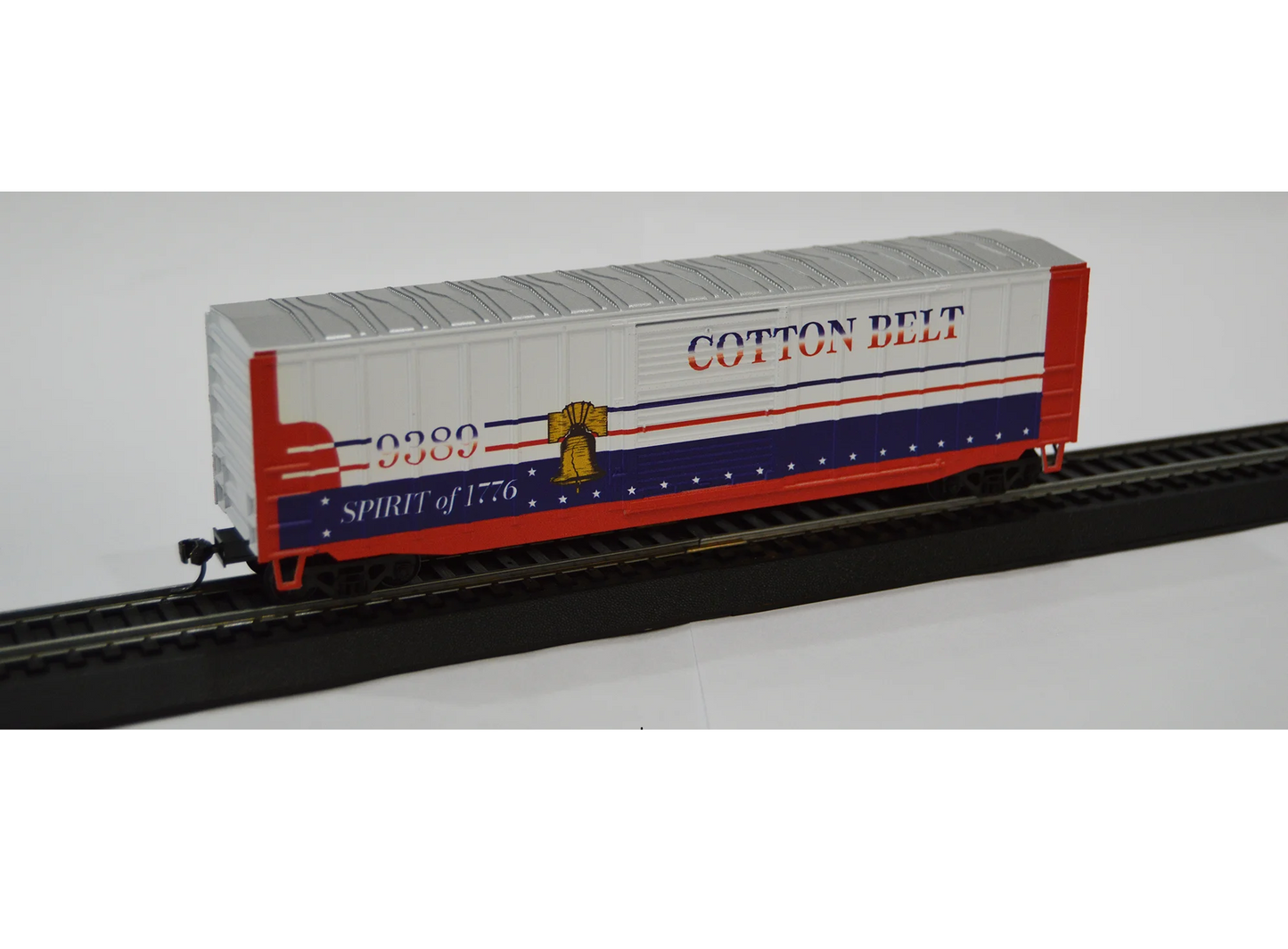 Value Trains Kadee Equipped ACF 50' 6" Boxcar - Cotton Belt #9389 - Spirit of the 1776 - HO Scale