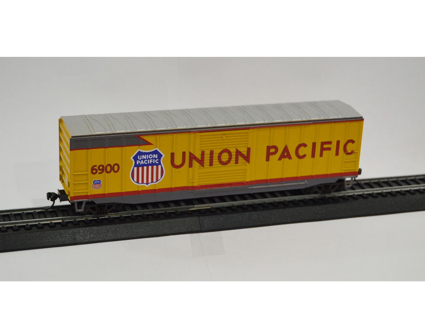 Value Trains Kadee Equipped ACF 50' 6" Boxcar Commemorative Edition Set - Union Pacific - 8 Car Set - HO Scale