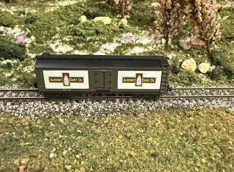 Athearn 40' Wood Milk Car | Alderney Dairy #102 | N Scale | Pre-Owned