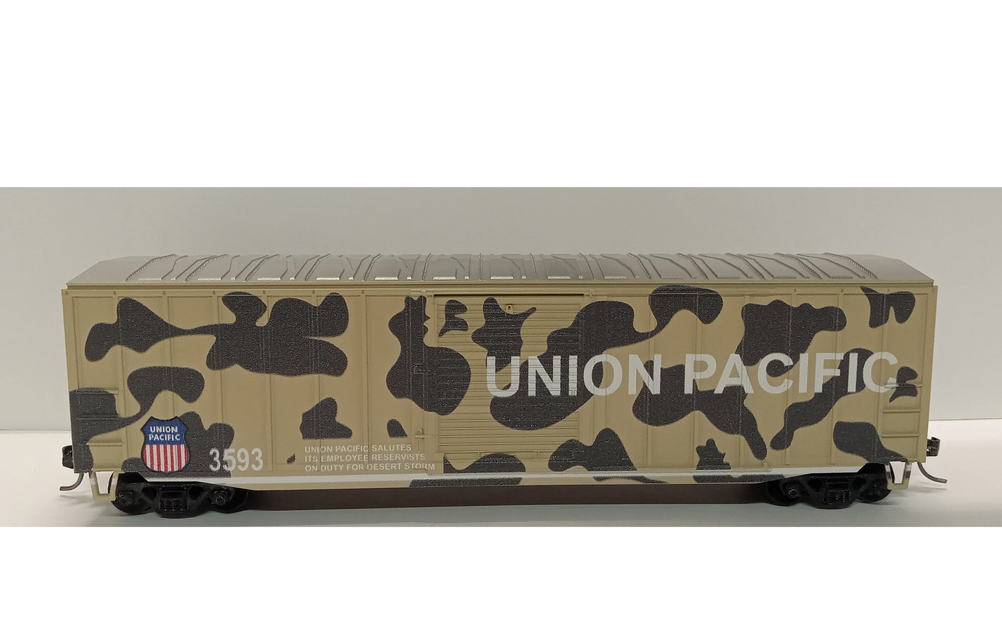 Value Trains Kadee Equipped ACF 50' 6" Boxcar - Union Pacific #3593 - Operation Desert Storm - HO Scale