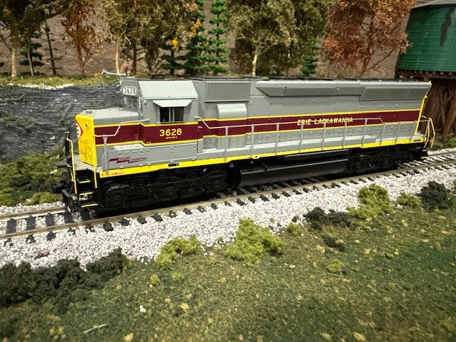 Scale Trains EMD SD45 Phase IIb2 | Erie-Lackawanna #3628 | DCC & Sound | HO Scale (Pre-Owned)
