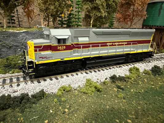 Scale Trains EMD SD45 Phase IIb2 | Erie-Lackawanna #3628 | DCC & Sound | HO Scale (Pre-Owned)