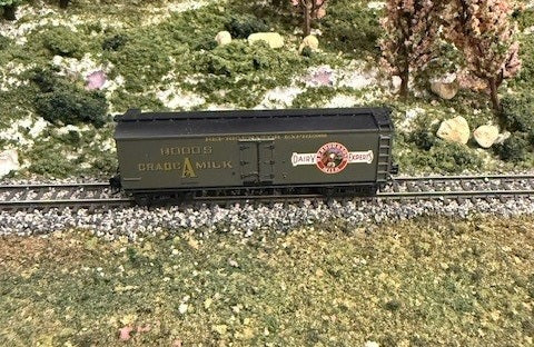 Athearn 40' Wood Milk Car | Hood's Milk #202 | N Scale | Pre-Owned