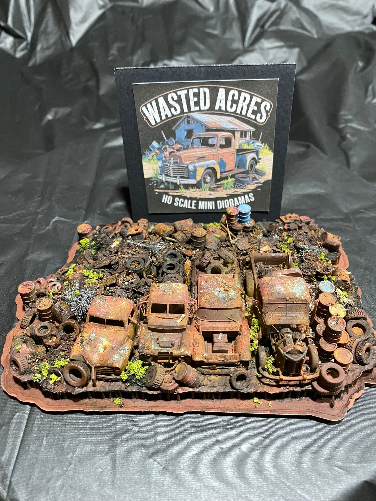 Sierra Valley Wasted Acres Mini Diorama with 4 Trucks, Tires, Barrels & Scrap HO Scale