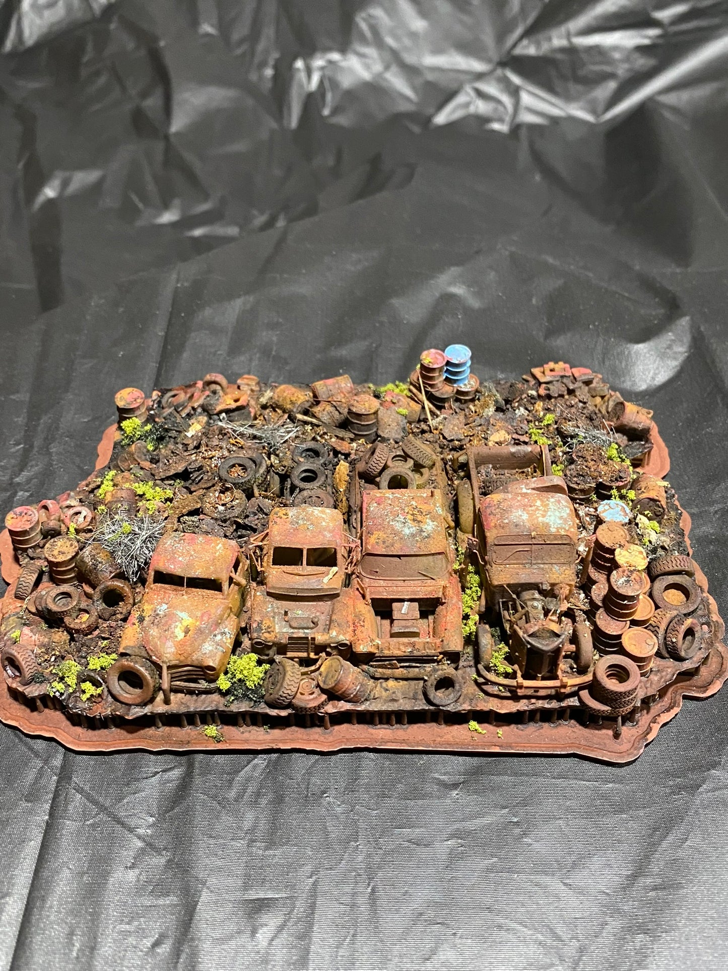 Sierra Valley Wasted Acres Mini Diorama with 4 Trucks, Tires, Barrels & Scrap HO Scale
