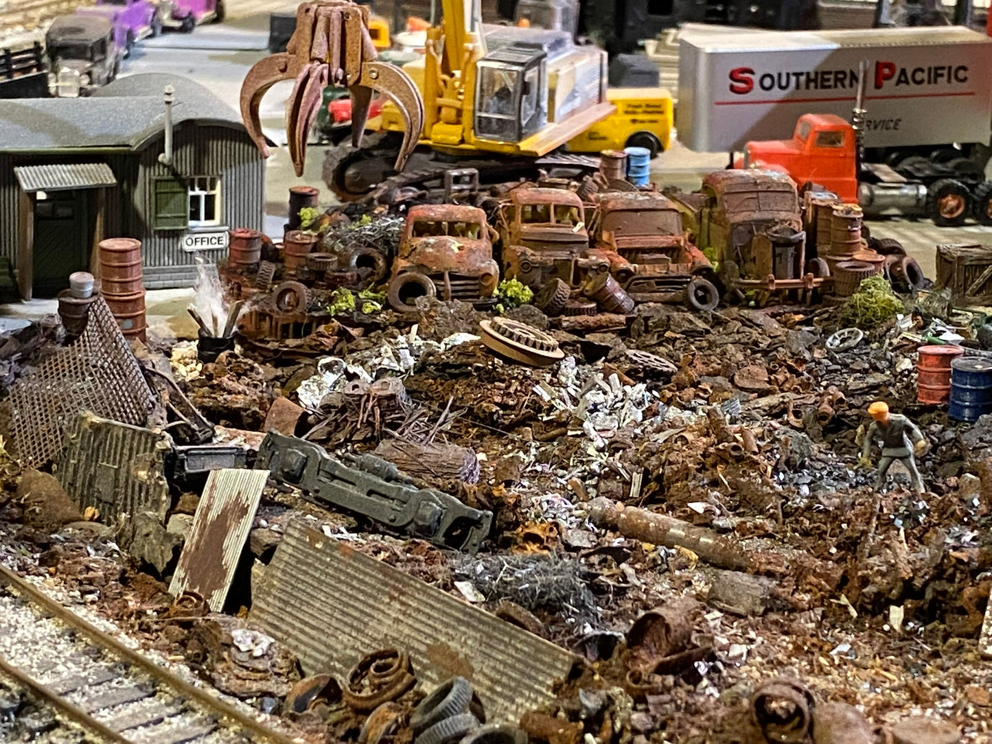 Sierra Valley Wasted Acres Mini Diorama with 4 Trucks, Tires, Barrels & Scrap HO Scale