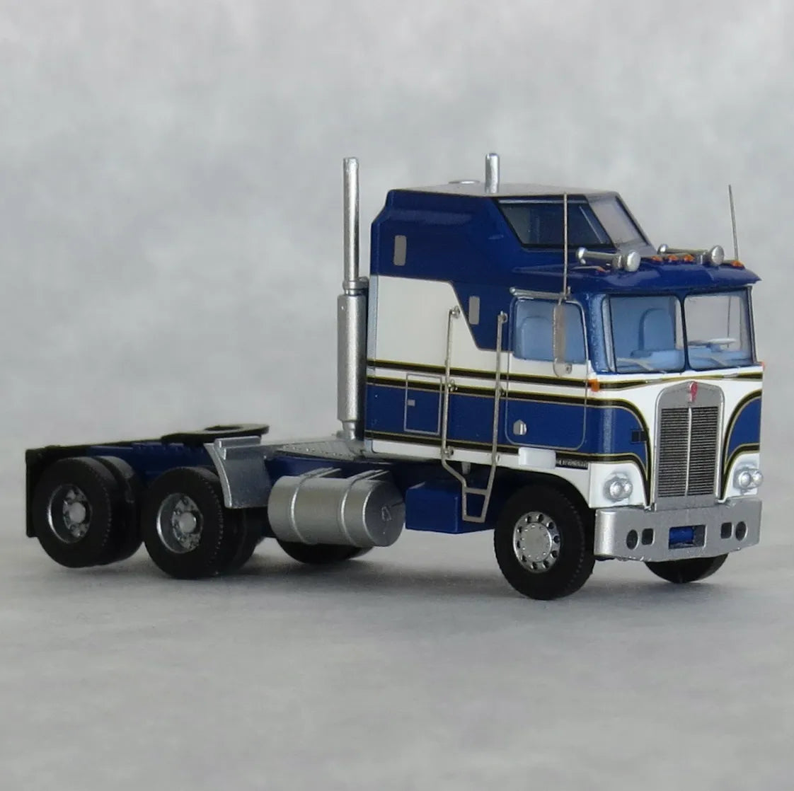 Trainworx (41062) | Kenworth K100 (1970s) Potomac Tractor w/ Aerodyne Sleeper Cab | Assembled | N Scale