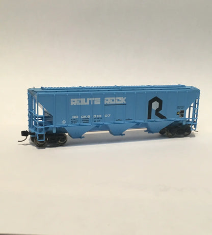Trainworx (24443-13) | PS4427 Covered 3-Bay Hopper | Rock Island #630005 | N Scale