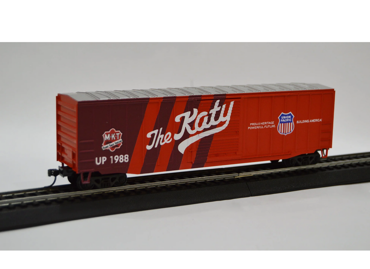 Value Trains Kadee Equipped ACF 50' 6" Boxcar - Union Pacific #1988 - MKT The Katy Heritage Scheme - HO Scale