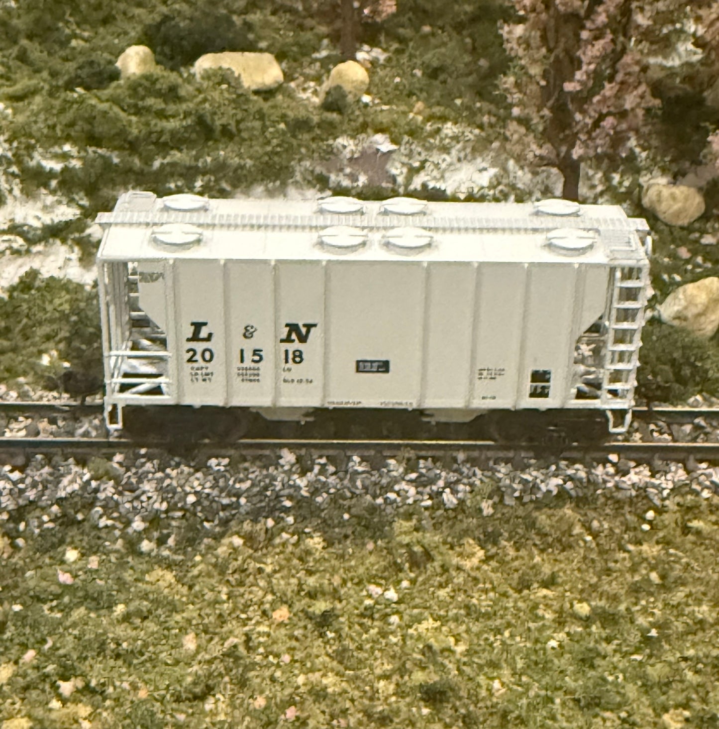 Athearn  34' PS2-2600 Covered Hopper | Louisville & Nashville L&N #201518 | N Scale | Pre-Owned