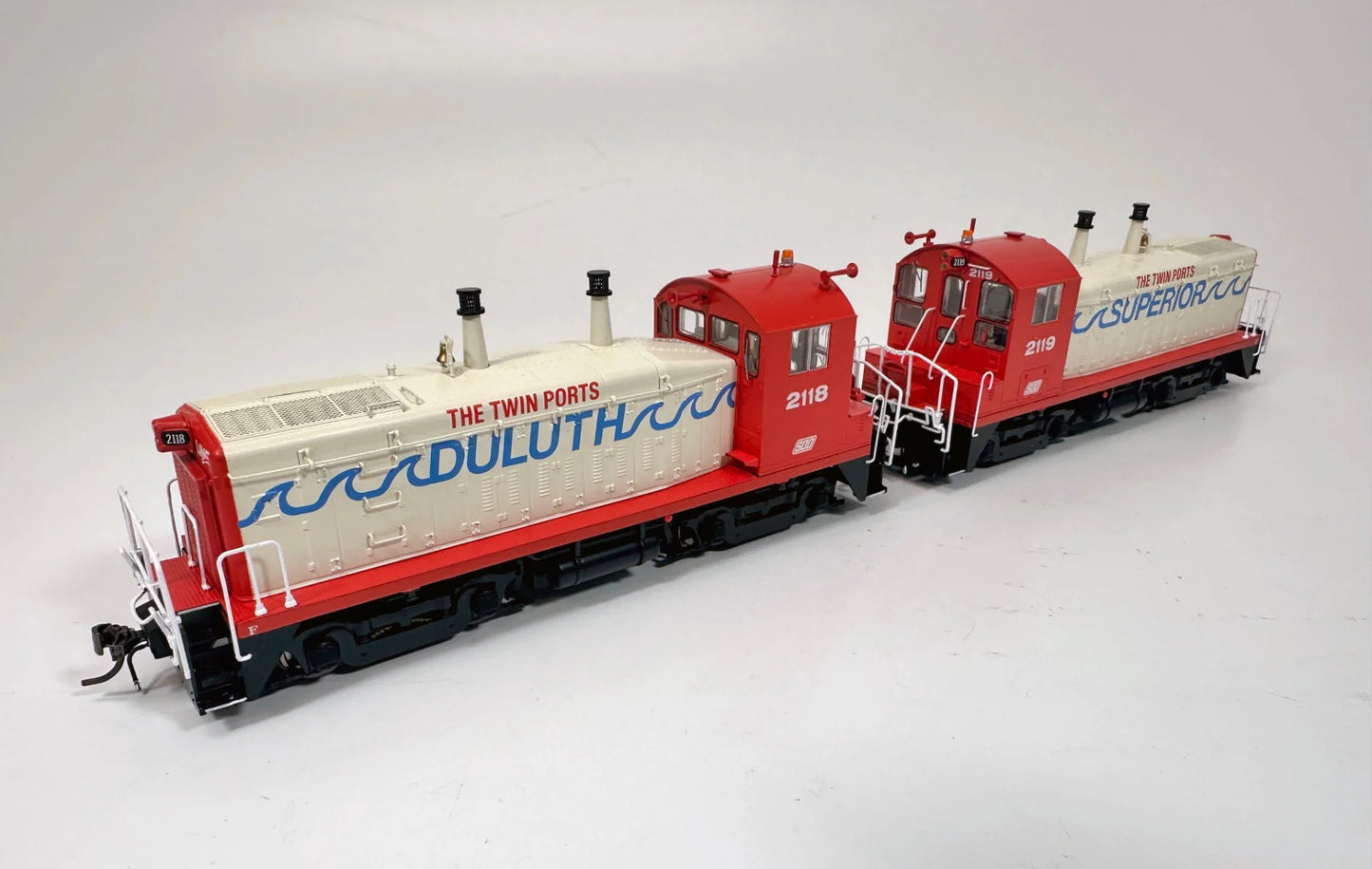 Rapido (27610) | EMD SW9 2-Pack | Soo Line #2118 + #2119 | DC/DCC/Sound | HO Scale