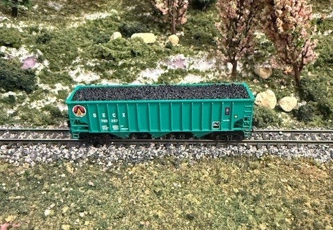 Bluford Shops 14-Panel Rib Side Hopper w/ Load | South-East Coal Co SECX #769257 | N Scale | Pre-Owned