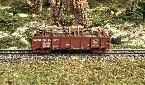 Micro Trains 40' Drop Bottom Gondola w/ Scrap Wood Load | Southern Pacific #151273 | N Scale | Pre-Owned