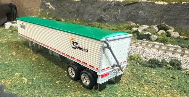 HO Logistics Replicas (HL-463) | 39' Covered Grain Trailer | Sunglo Cargill w/ Green Tarp | HO Scale