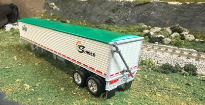 HO Logistics Replicas (HL-463) | 39' Covered Grain Trailer | Sunglo Cargill w/ Green Tarp | HO Scale