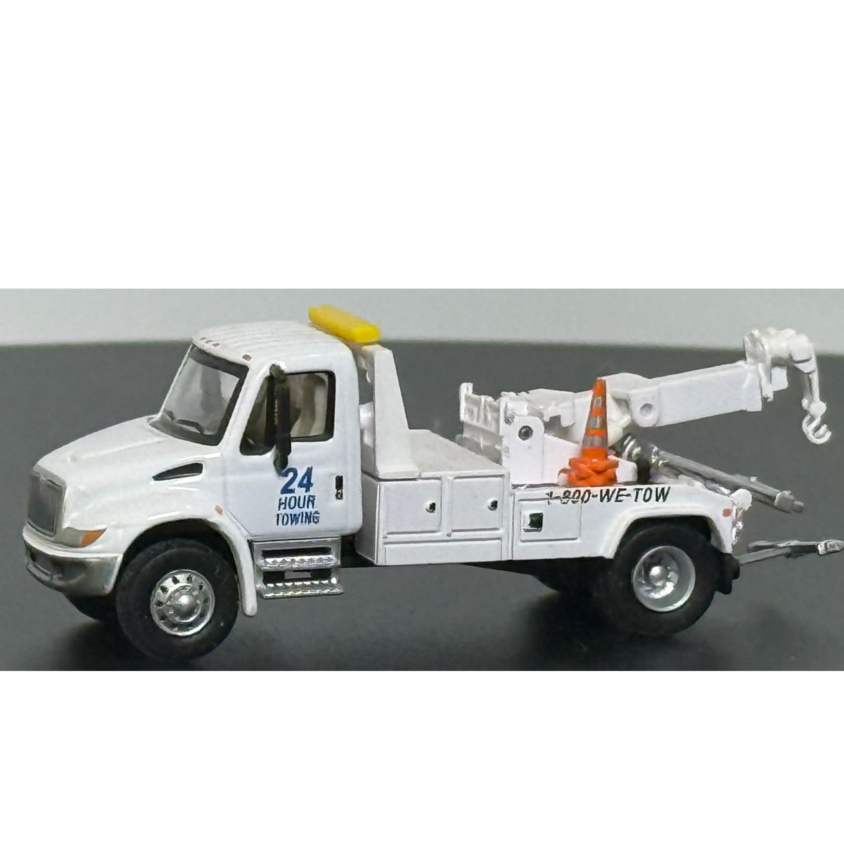 Unknown Brand 24 Hour Tow Truck HO Scale (Pre-Owned)