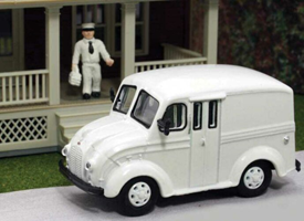 William Tell International, Divco Milk Delivery w/ Milkman Figure, Assembled, Painted, Unlettered, HO Scale