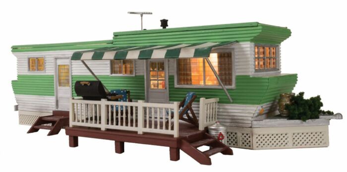 Woodland Scenics, Grillin’ & Chillin’ Trainer with Lights, Built & Ready(R) Landmark Structure(R), Assembled, N Scale
